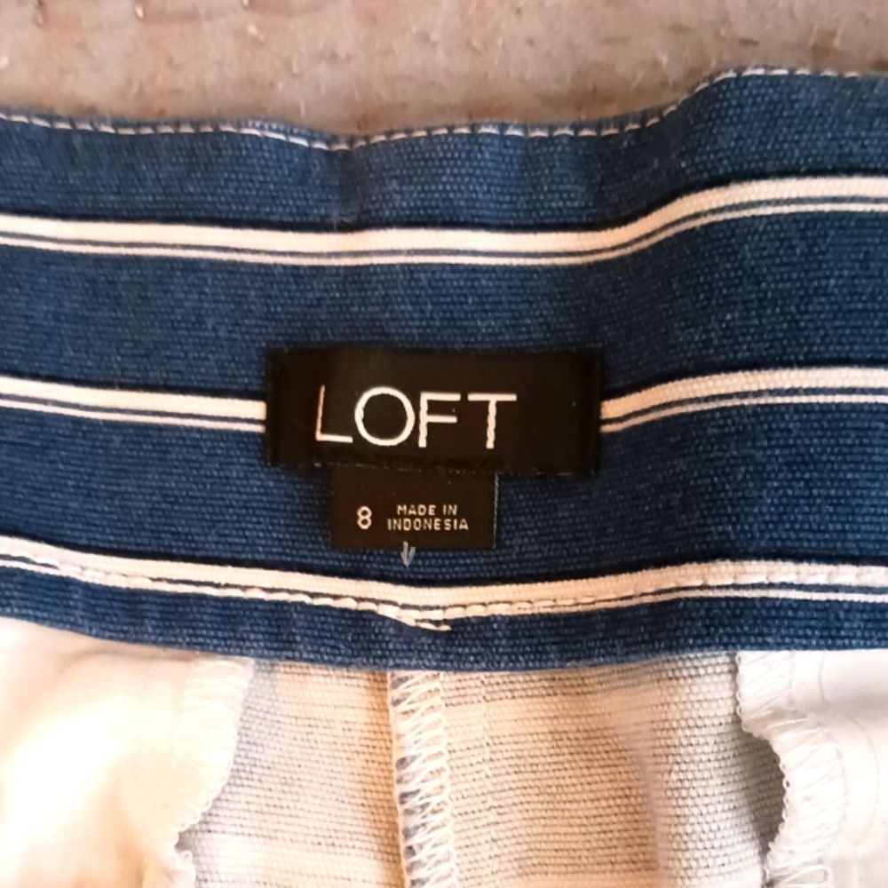 Blue Striped Women's Shorts Loft Sz 8 - Picture 4 of 4